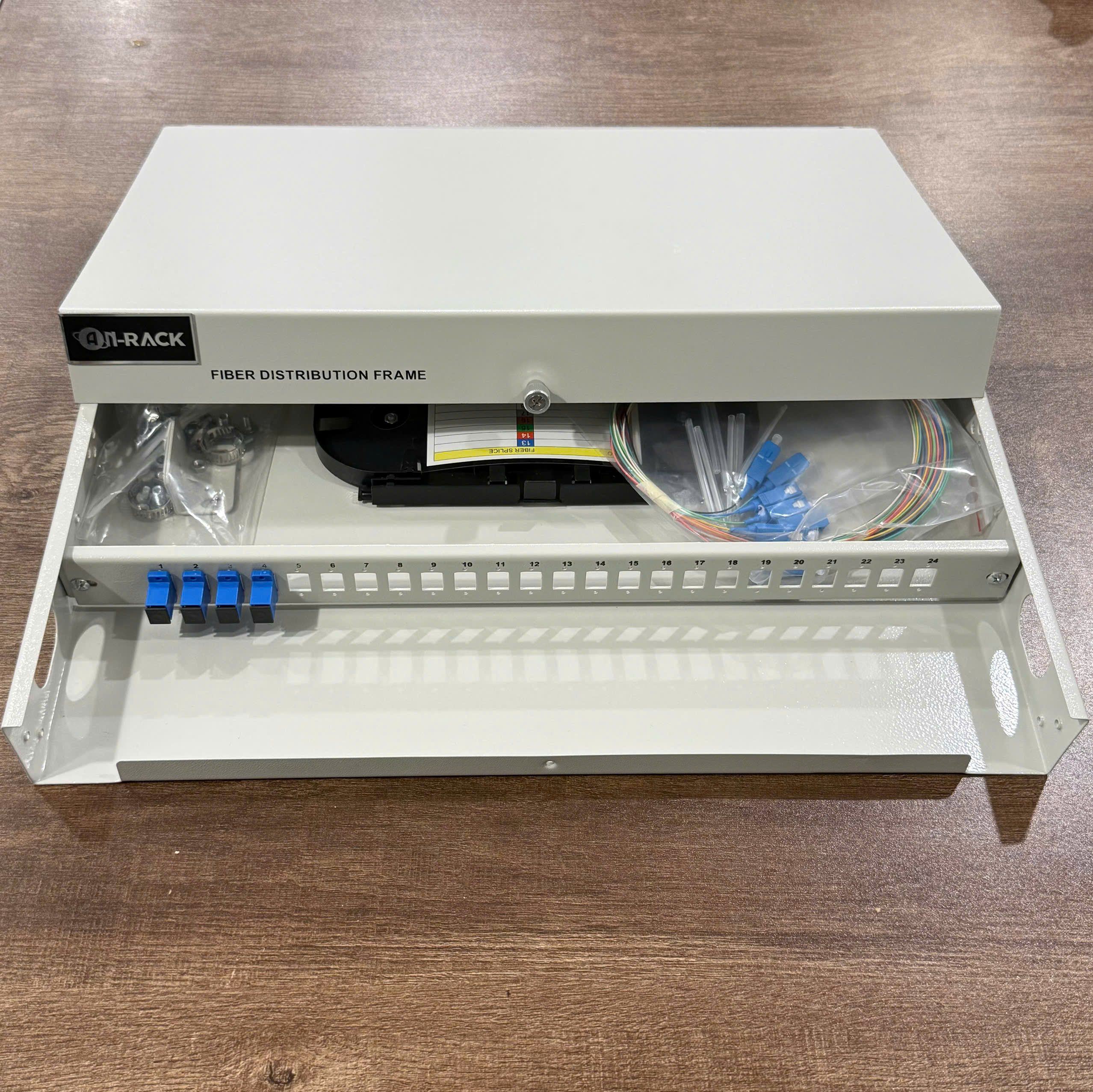 Hộp phối quang ODF 4FO bắt rack 19'' SC/UPC, mã AR-0419SUIN1, hiệu AnRack